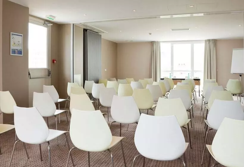 בית מלון כפרי Ibis Styles Compiegne