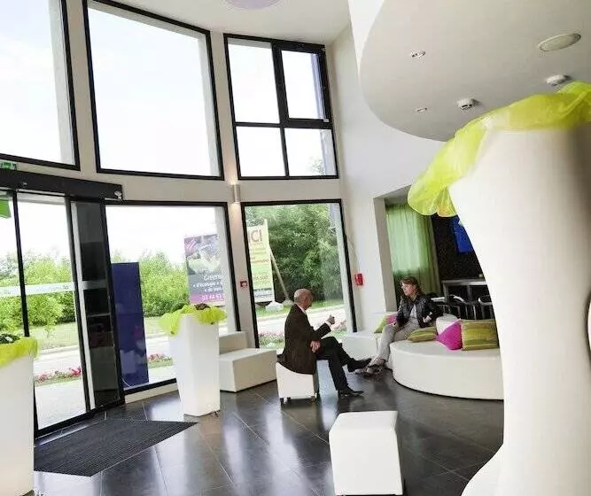 בית מלון כפרי Ibis Styles Compiegne