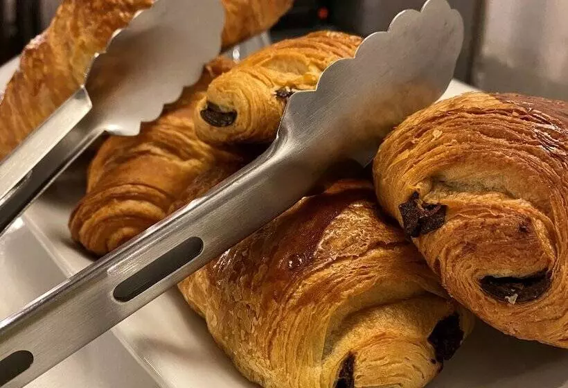 هتل Logis Hôtel Médiéval, Montélimar Nord