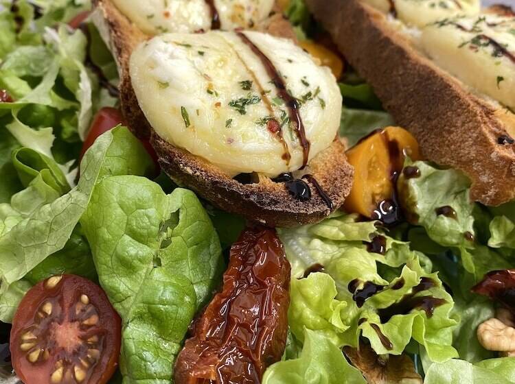 فندق Logis Hôtel Médiéval, Montélimar Nord