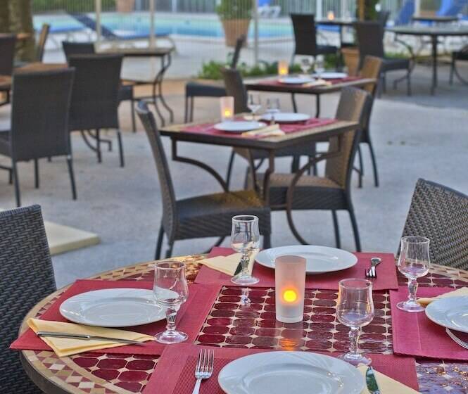 ホテル Hôtel Miléade Méditerranée   Port Fréjus