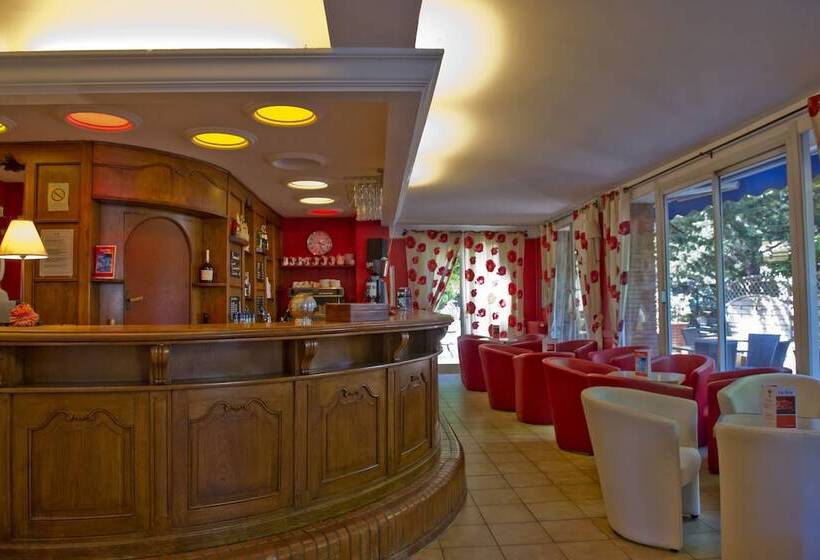 ホテル Hôtel Miléade Méditerranée   Port Fréjus