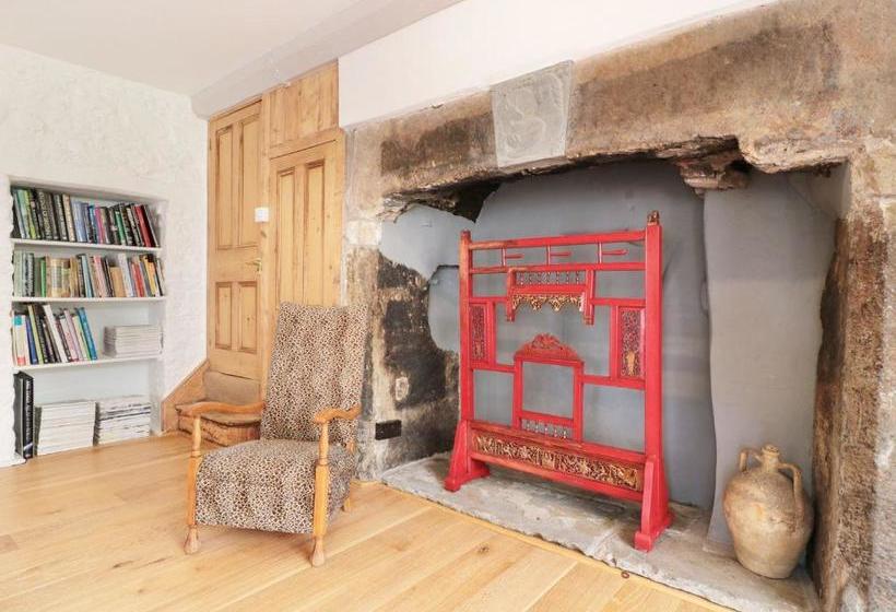 Pentre Court, Abergavenny