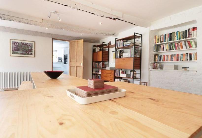 Pentre Court, Abergavenny