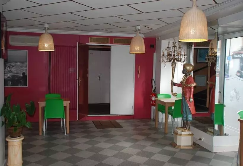 فندق Residence De La Tour Paris Malakoff