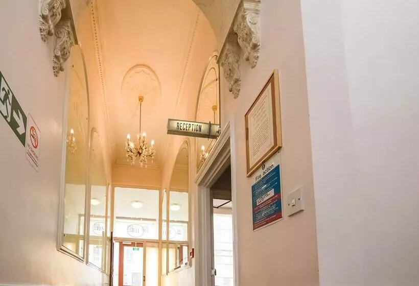 فندق St George S