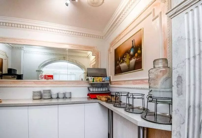 فندق St George S