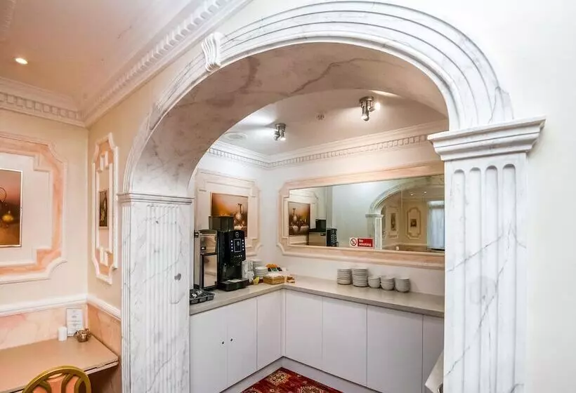 فندق St George S