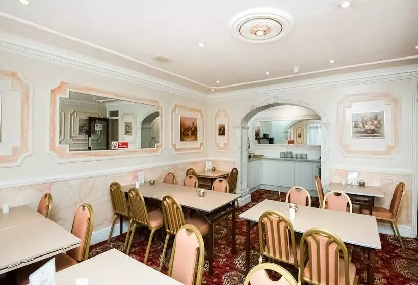 فندق St George S