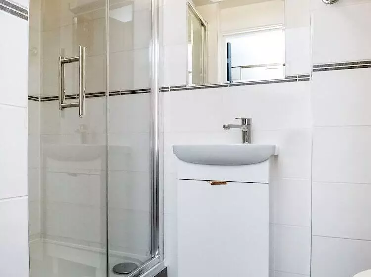 فندق St George S