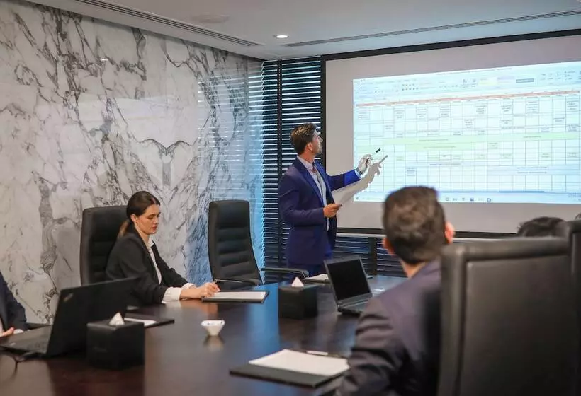 Отель Voco Bonnington Dubai, An Ihg