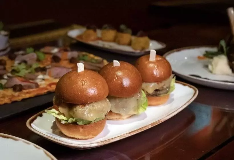 Отель Voco Bonnington Dubai, An Ihg