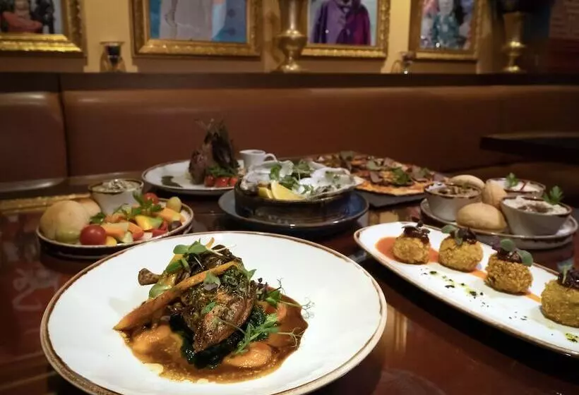 Отель Voco Bonnington Dubai, An Ihg