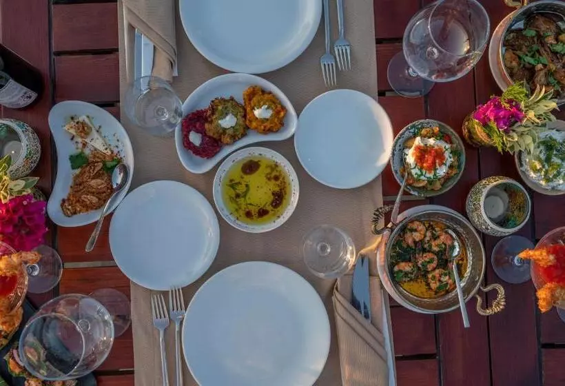 4reasons Hotel + Bistro | 12+