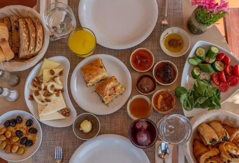 4reasons Hotel + Bistro | 12+