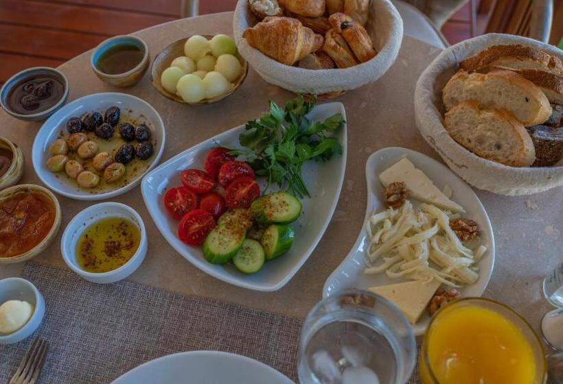 4reasons Hotel + Bistro | 12+