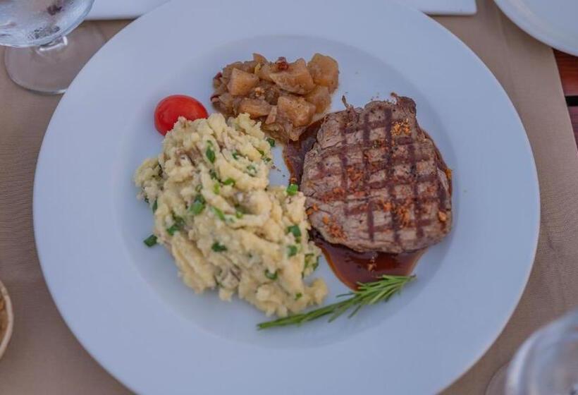 4reasons Hotel + Bistro | 12+