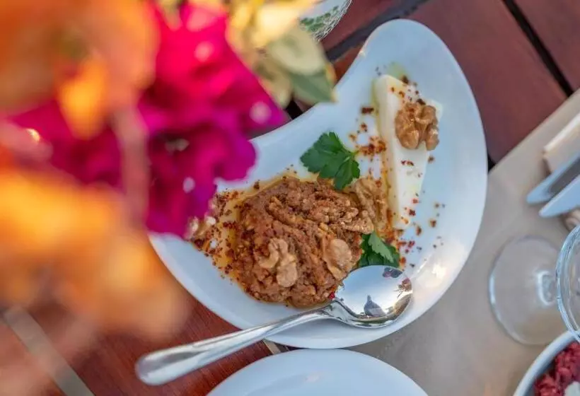 4reasons Hotel + Bistro | 12+