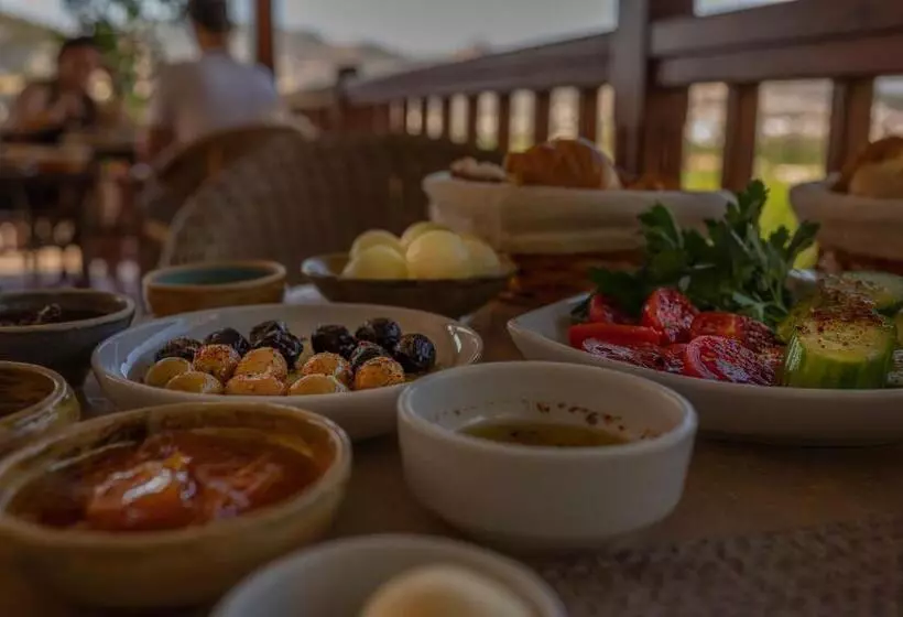 4reasons Hotel + Bistro | 12+