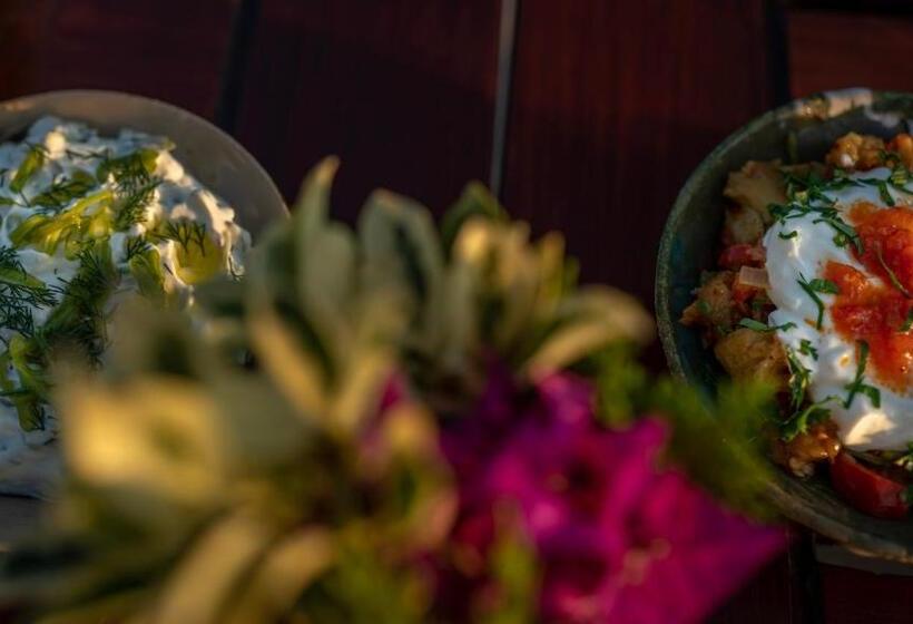 4reasons Hotel + Bistro | 12+