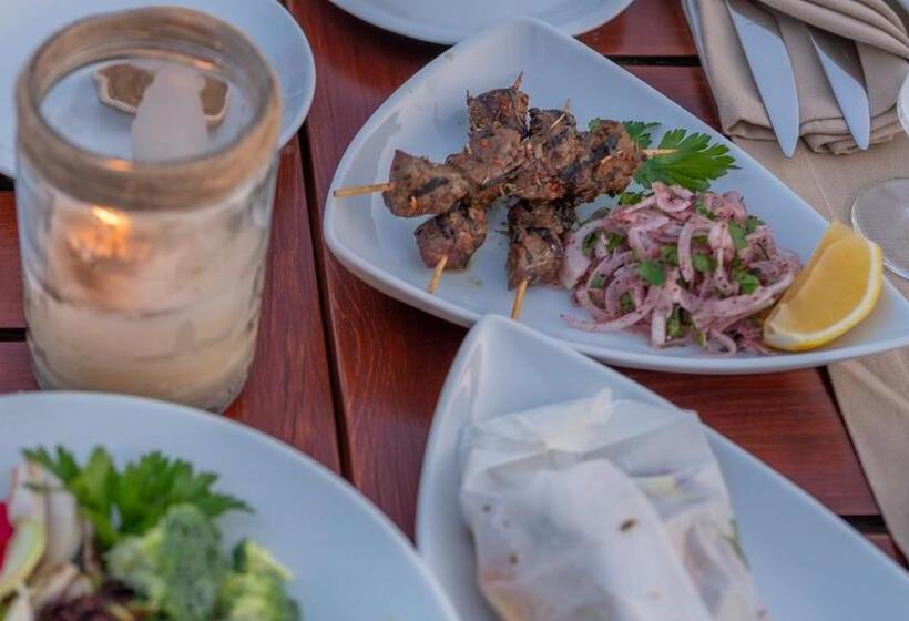 4reasons Hotel + Bistro | 12+