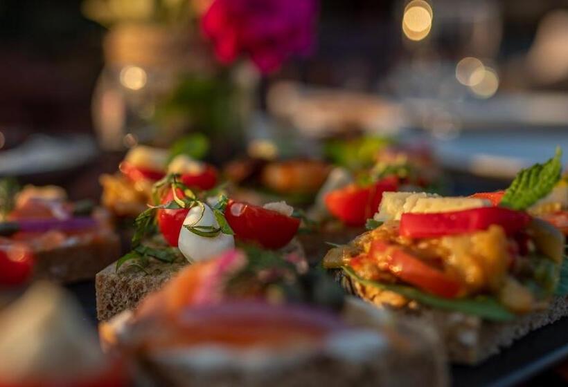 4reasons Hotel + Bistro | 12+