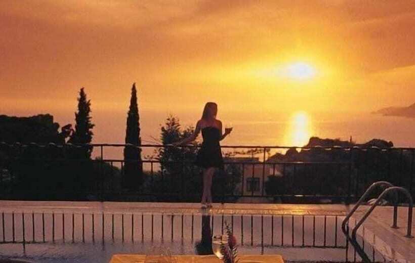 Отель Bella Vista Suit