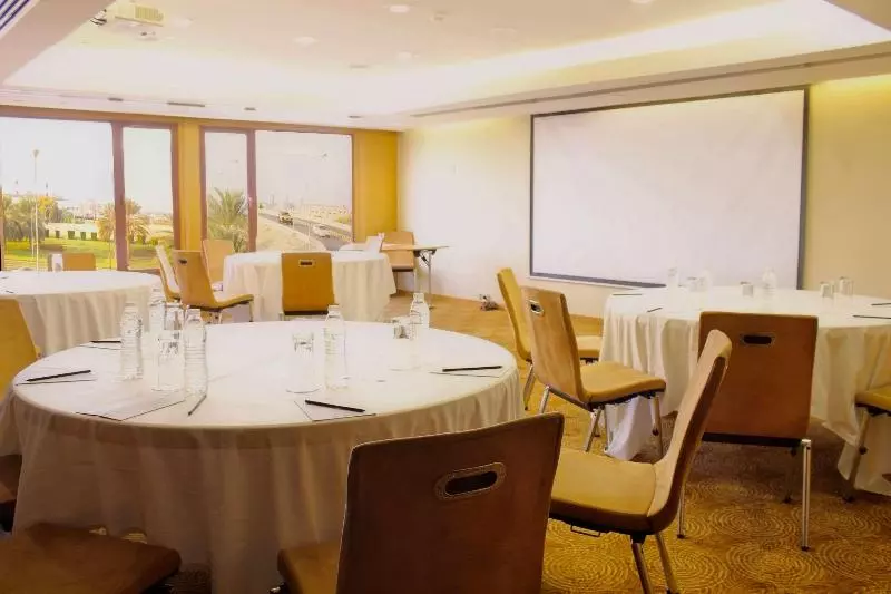 هتل Golden Tulip Muscat