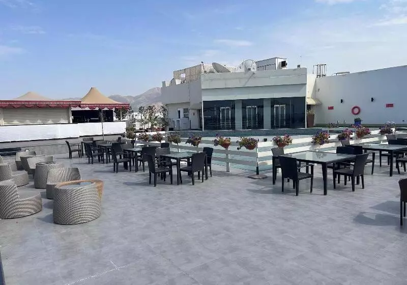 هتل Golden Tulip Muscat
