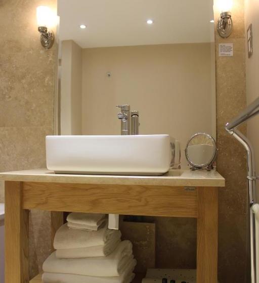 هتل Mallyan Spout