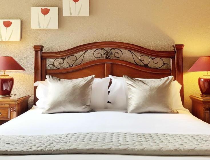 هتل Mallyan Spout