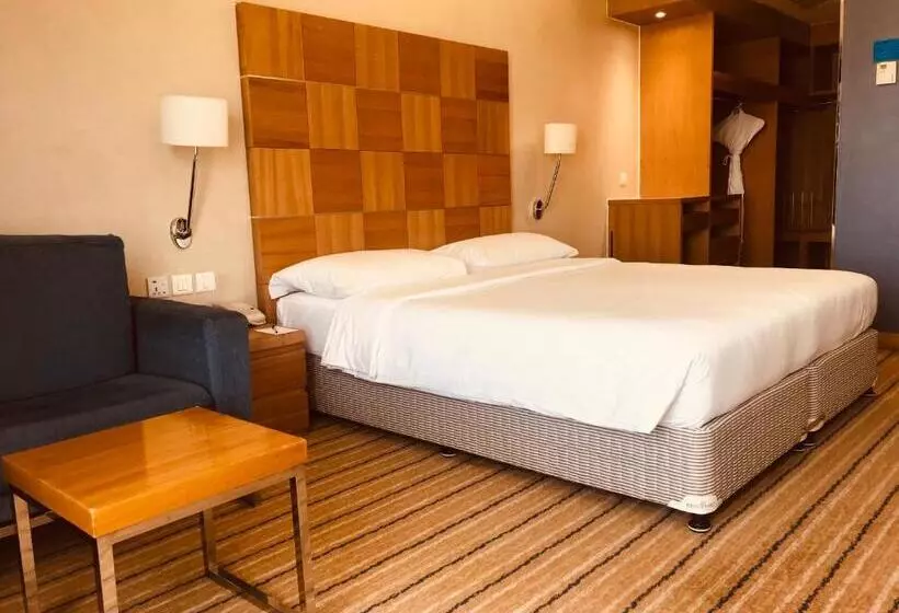 هتل Golden Tulip Muscat