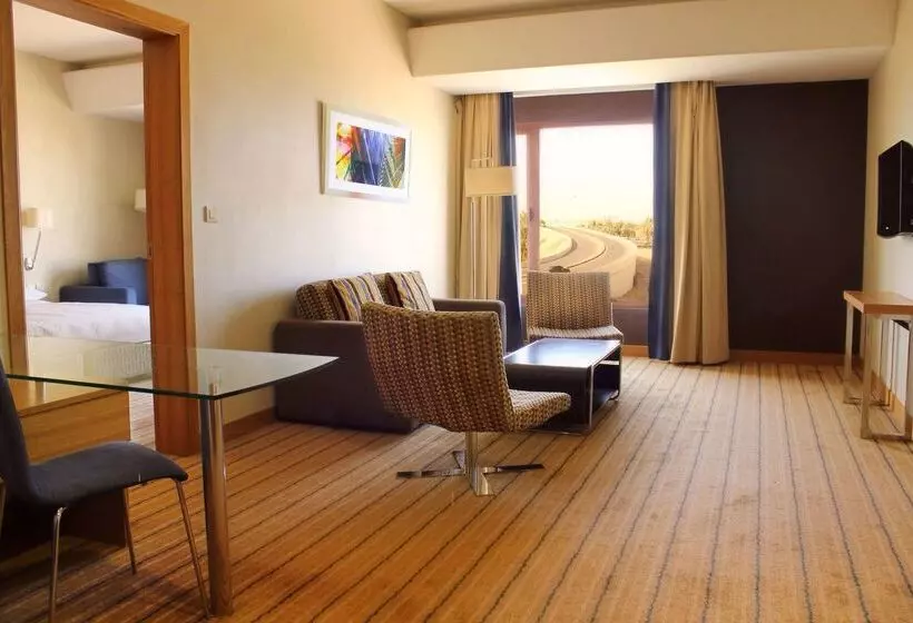 هتل Golden Tulip Muscat