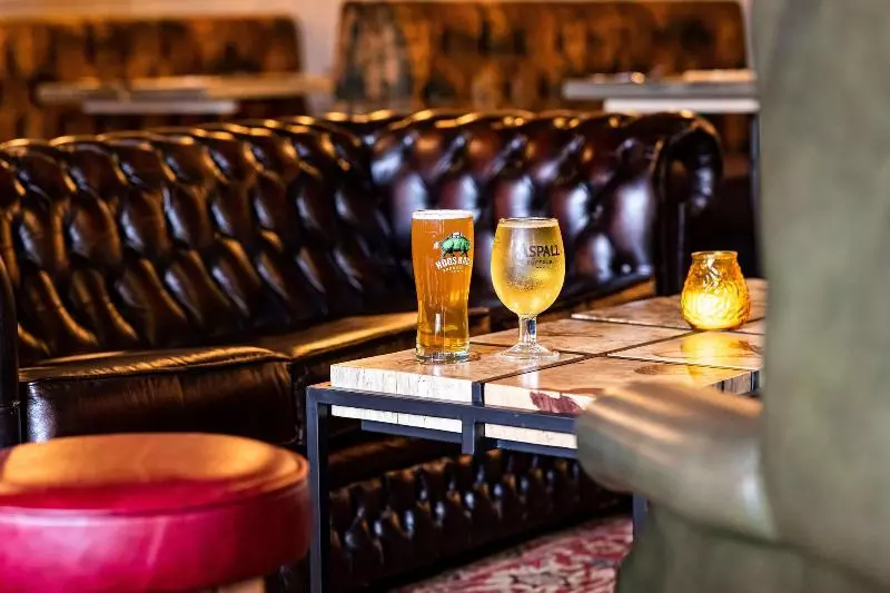 The Kings Arms And Royal Hotel, Godalming, Surrey