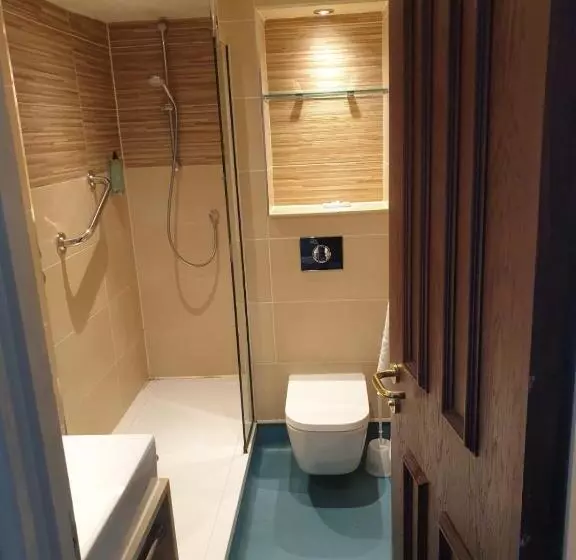 호텔 The Queen S Head Wetherspoon