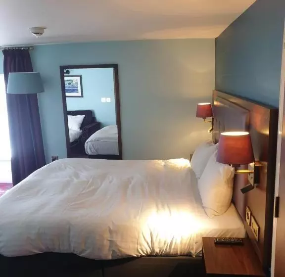 호텔 The Queen S Head Wetherspoon