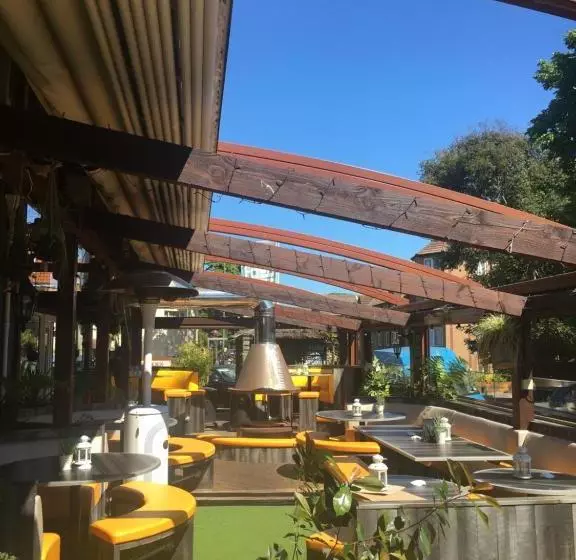 בית מלון כפרי Urban Beach