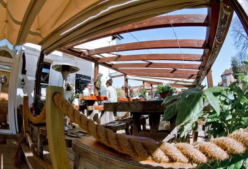 בית מלון כפרי Urban Beach