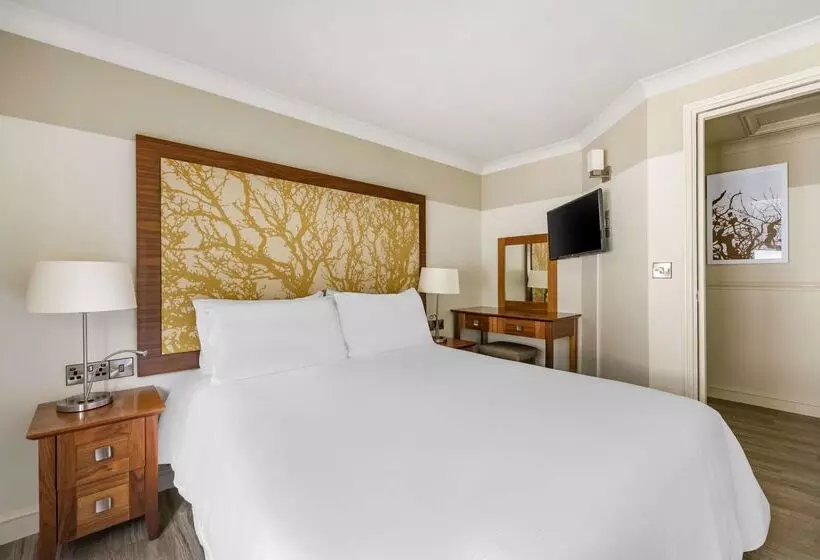 Отель Woodford Bridge Country Club