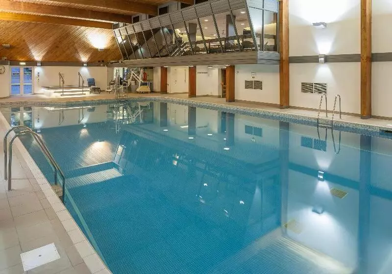 Отель Woodford Bridge Country Club