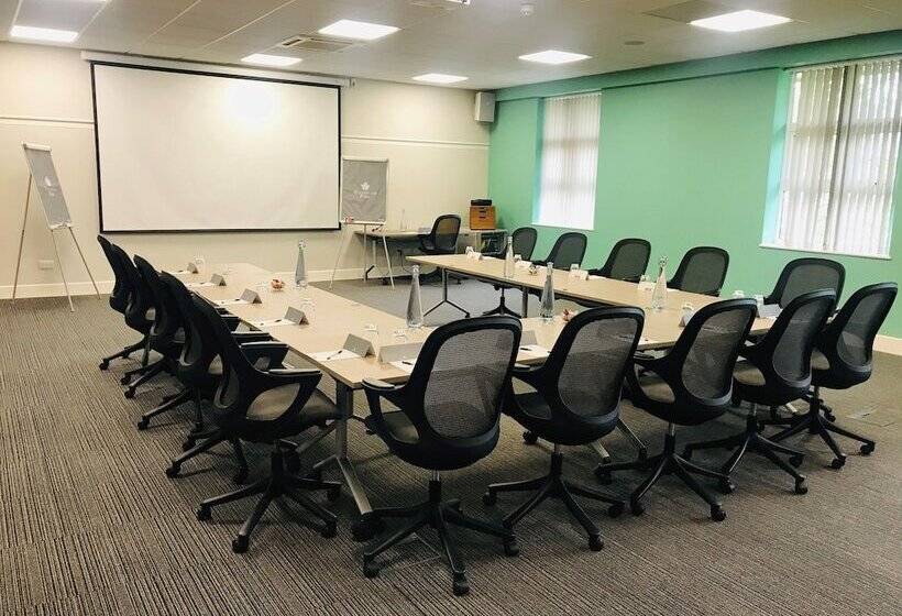 Wychwood Park Hotel And Golf Club