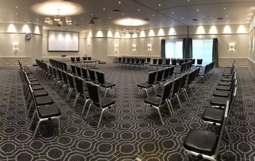 Wychwood Park Hotel And Golf Club