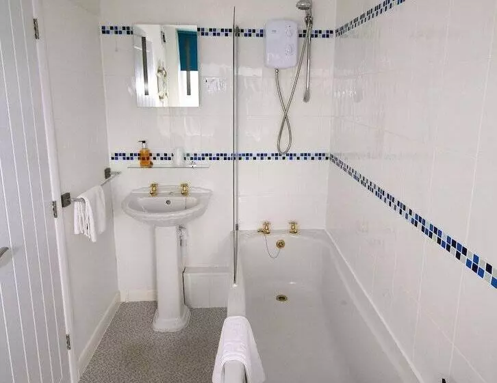 Pine Lodge Guest House