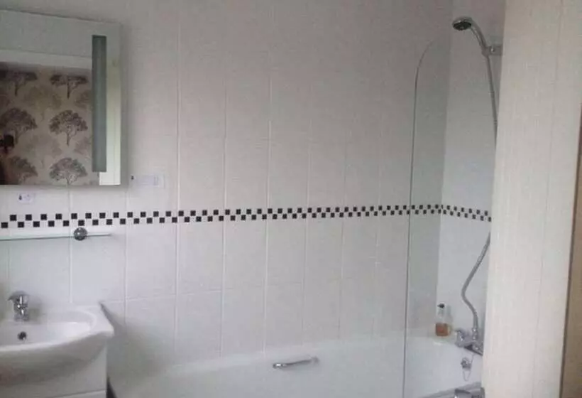 Pine Lodge Guest House