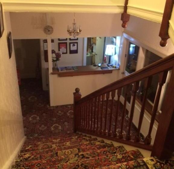 Pine Lodge Guest House