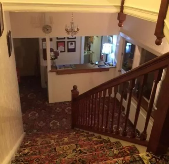 Pine Lodge Guest House