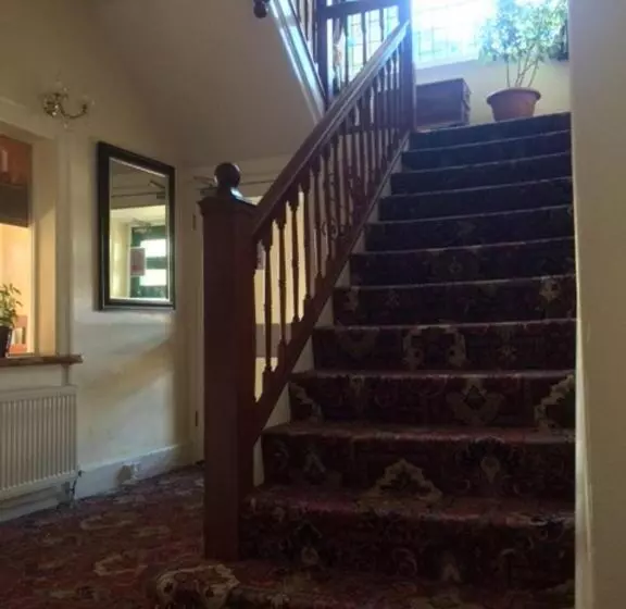 Pine Lodge Guest House