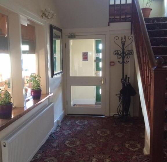 Pine Lodge Guest House