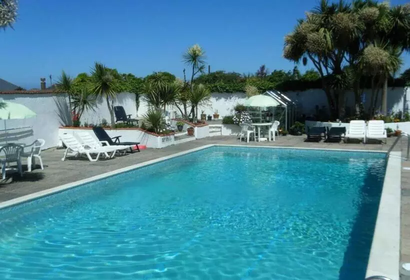 Pine Lodge Guest House