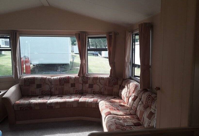 3 Bedroom Caravan At Thorness Bay